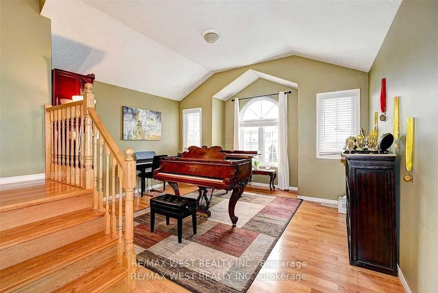 Photo 8 of 10 Verona Street, Kitchener, Huron Park — HOMEH