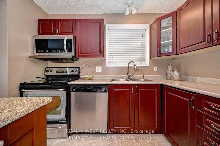 Photo 12 of 10 Verona Street, Kitchener, Huron Park — HOMEH