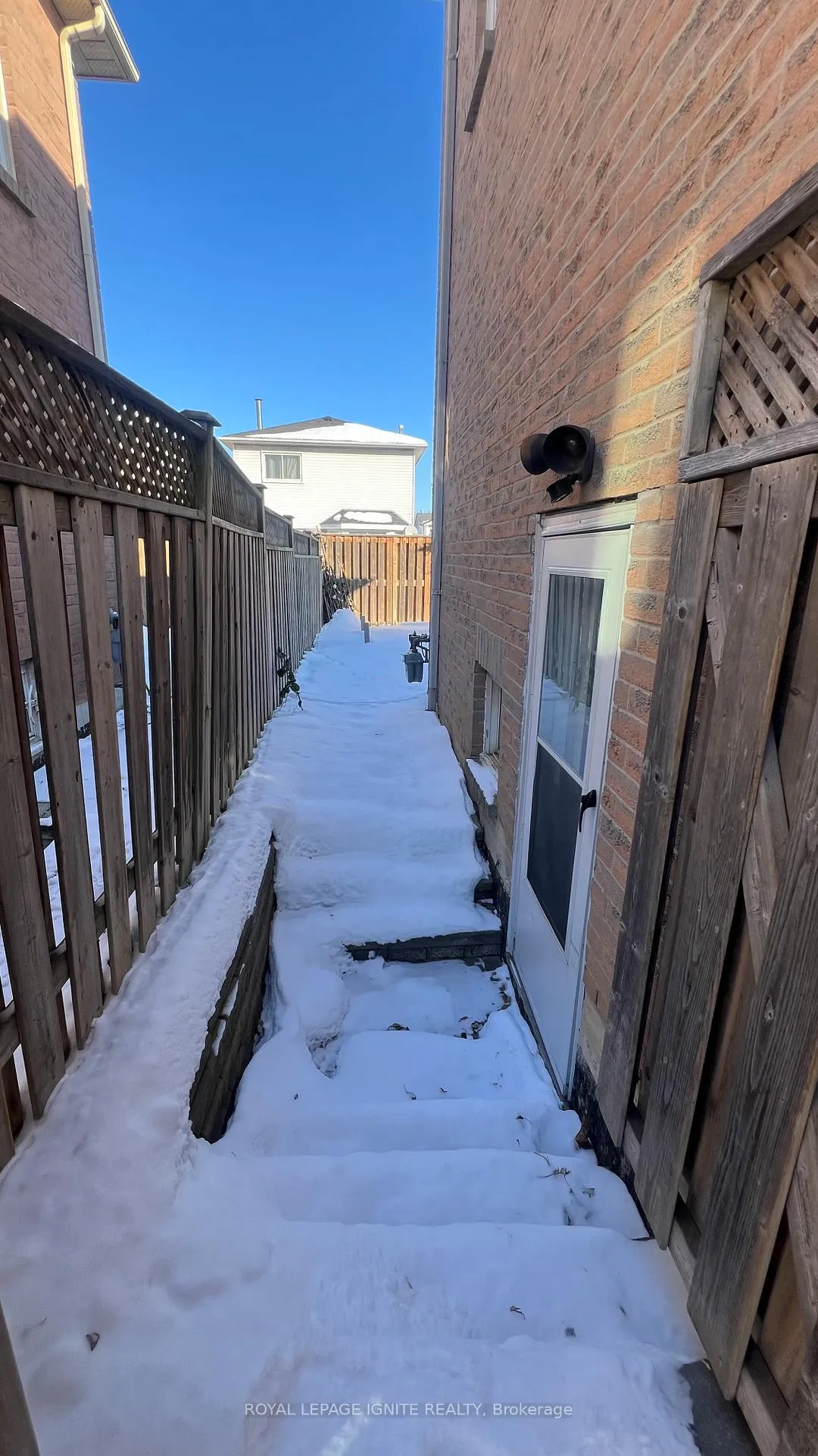 Photo 4 of Unit Bsmt, 172 Wright Crescent, Ajax, Central — HOMEH