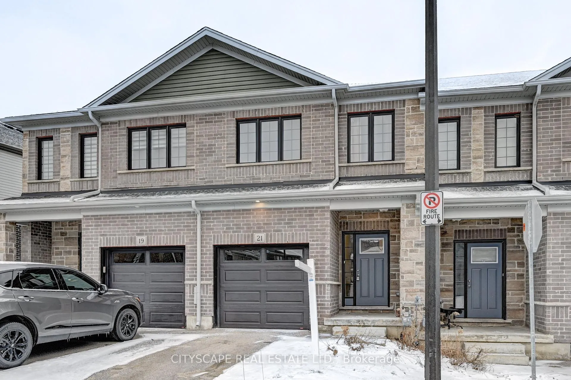 Photo 1 of 21 Woodedge Circle, Kitchener — HOMEH