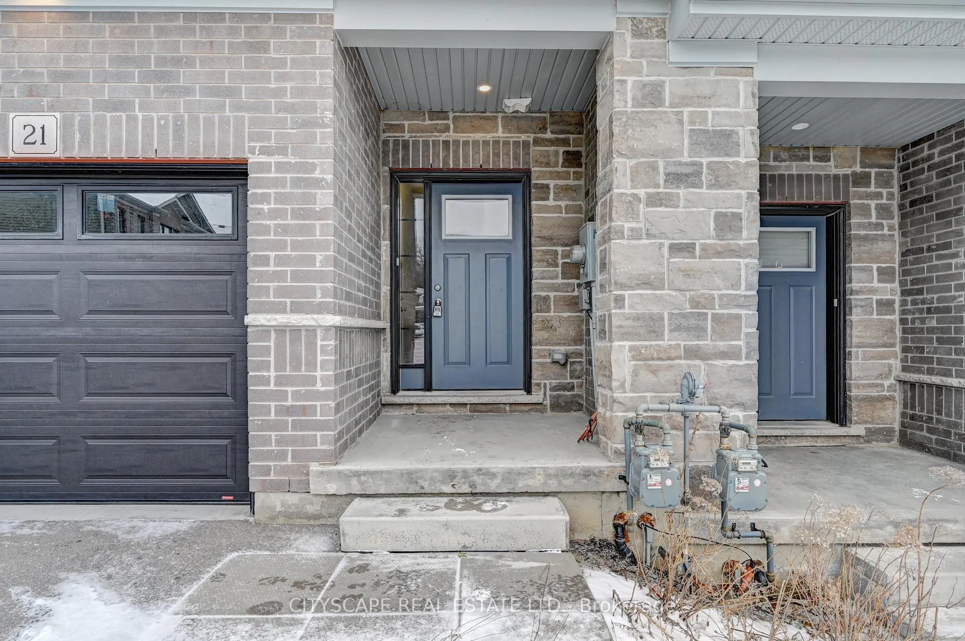 Photo 2 of 21 Woodedge Circle, Kitchener — HOMEH