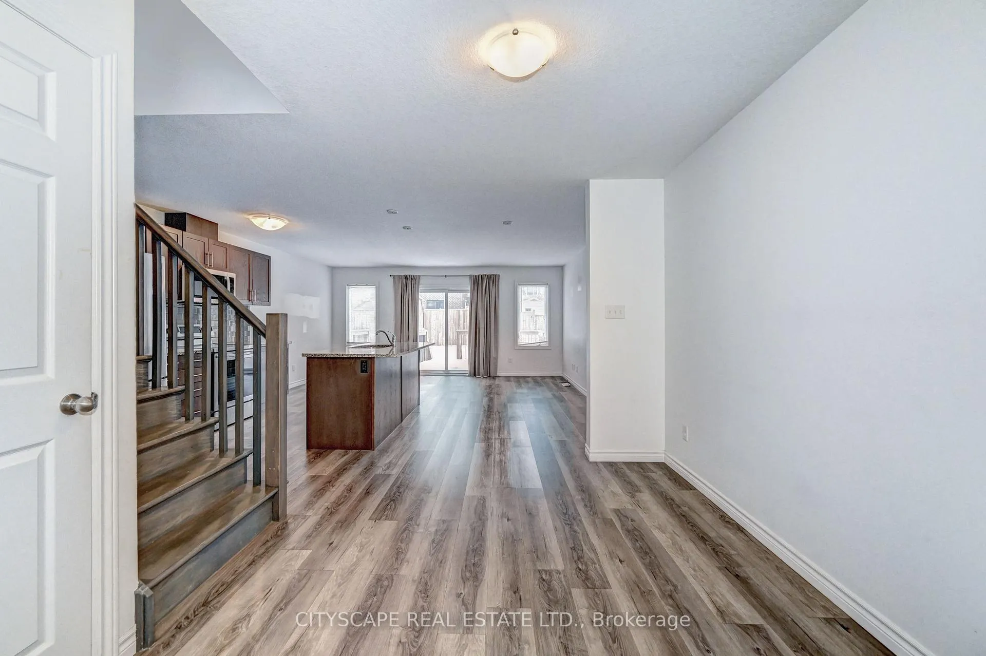 Photo 4 of 21 Woodedge Circle, Kitchener — HOMEH