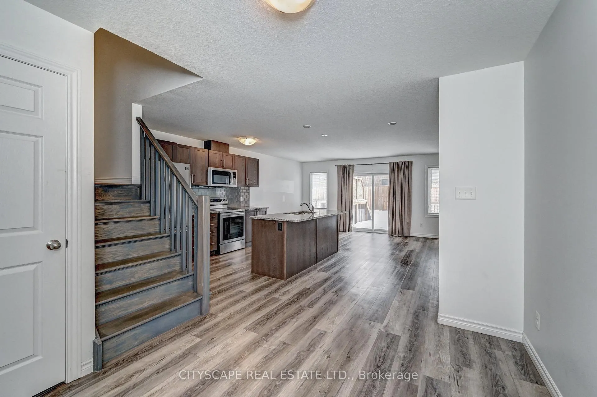 Photo 5 of 21 Woodedge Circle, Kitchener — HOMEH