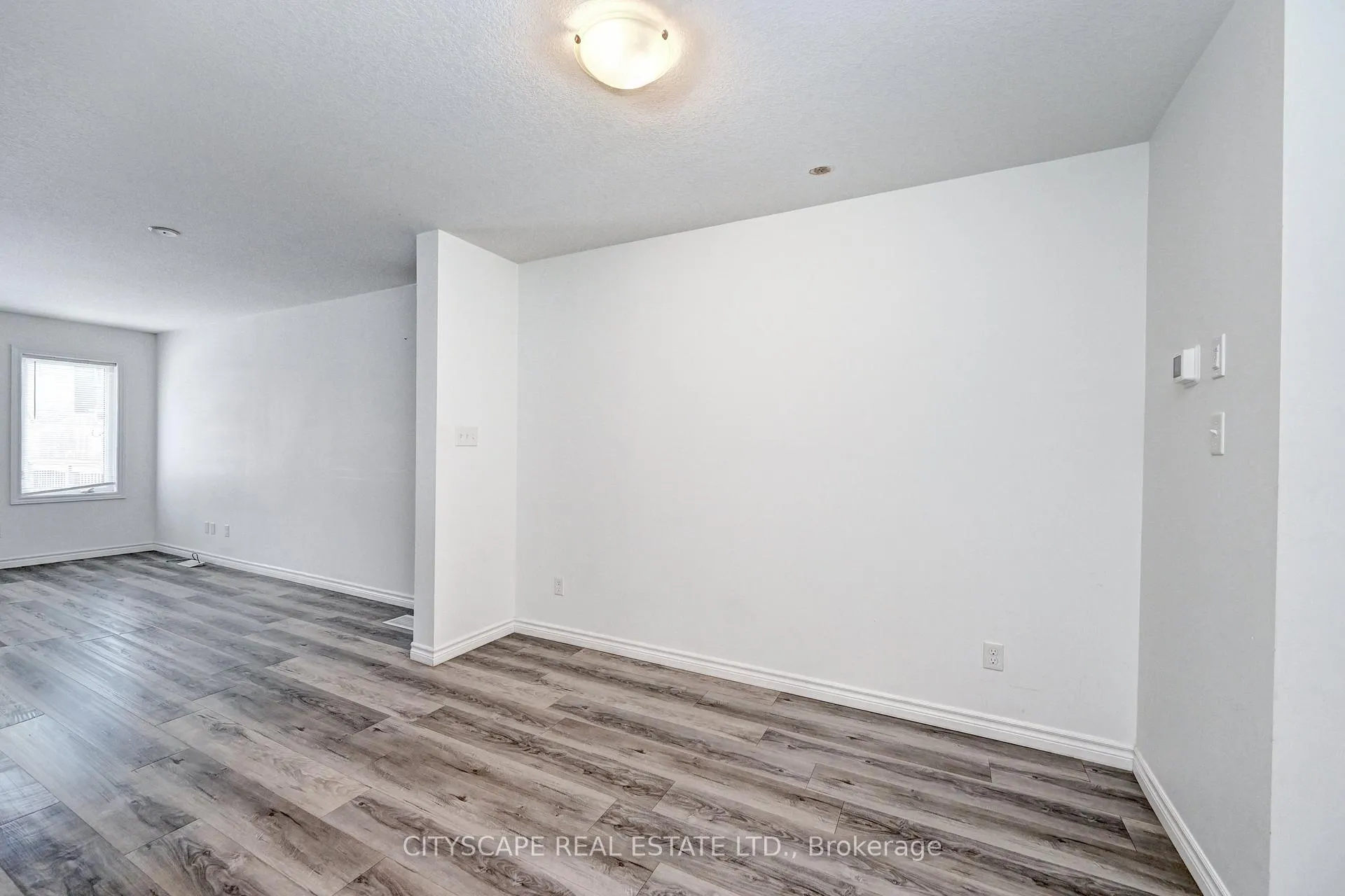 Photo 6 of 21 Woodedge Circle, Kitchener — HOMEH