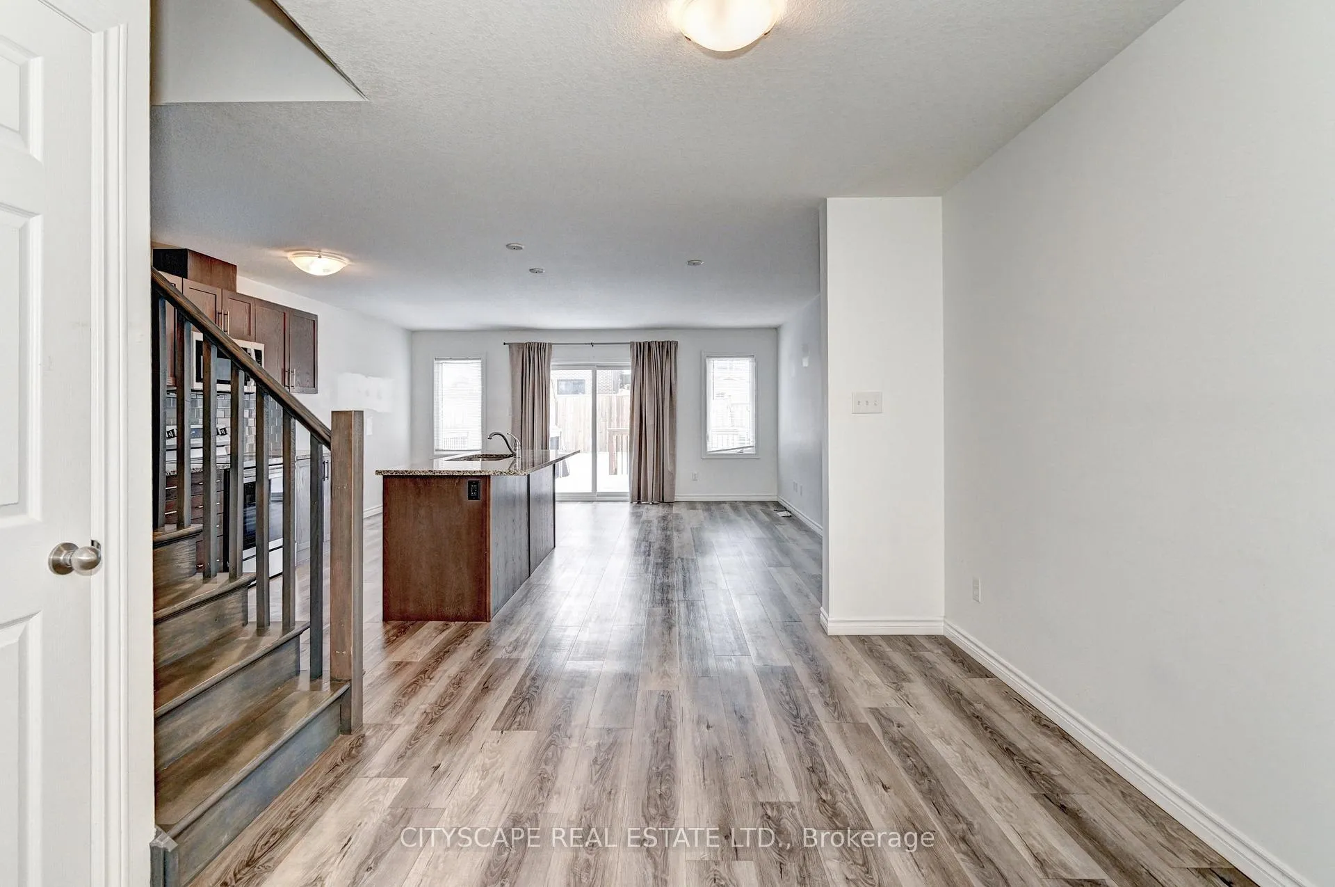Photo 7 of 21 Woodedge Circle, Kitchener — HOMEH