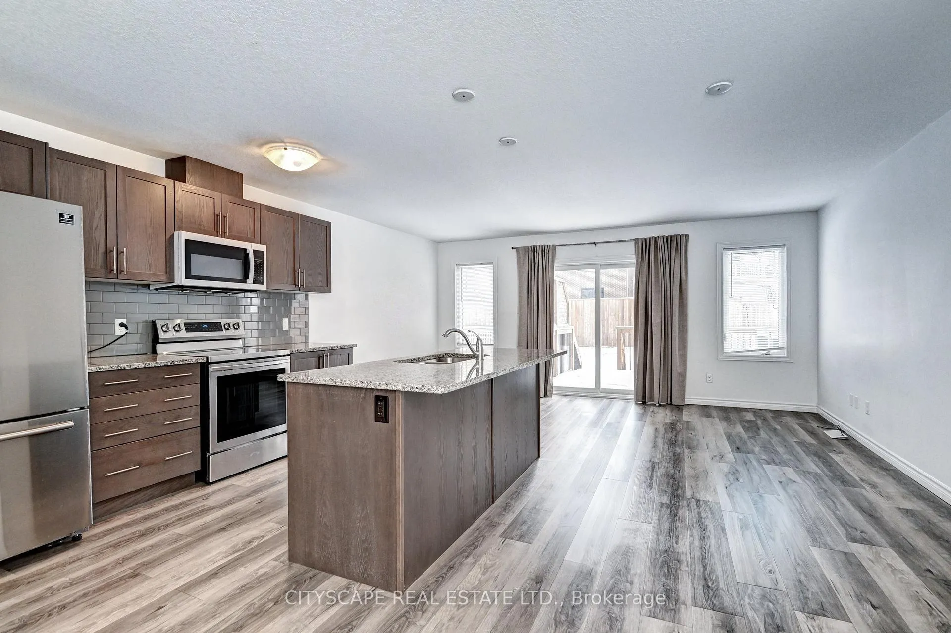 Photo 9 of 21 Woodedge Circle, Kitchener — HOMEH