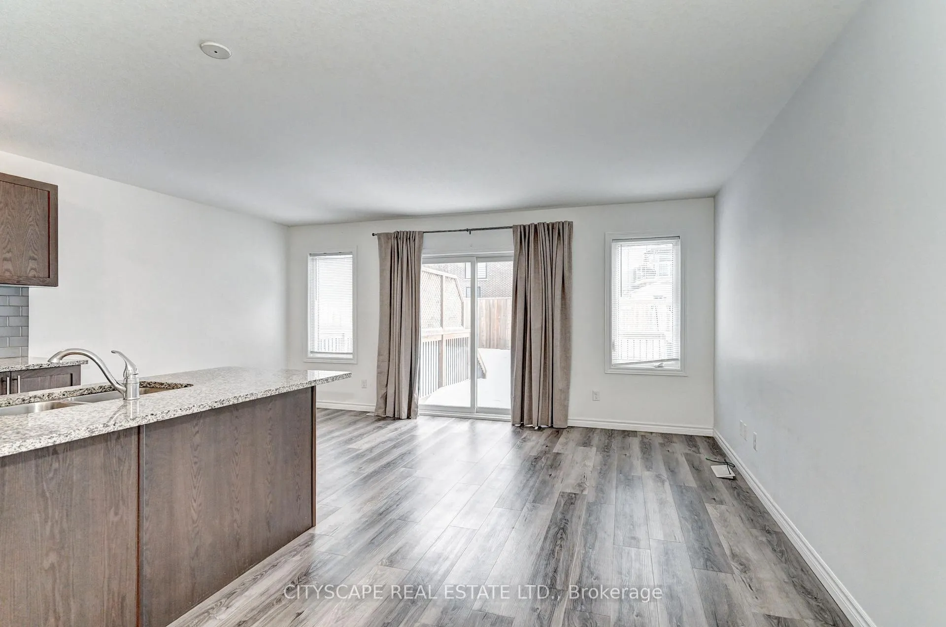 Photo 11 of 21 Woodedge Circle, Kitchener — HOMEH