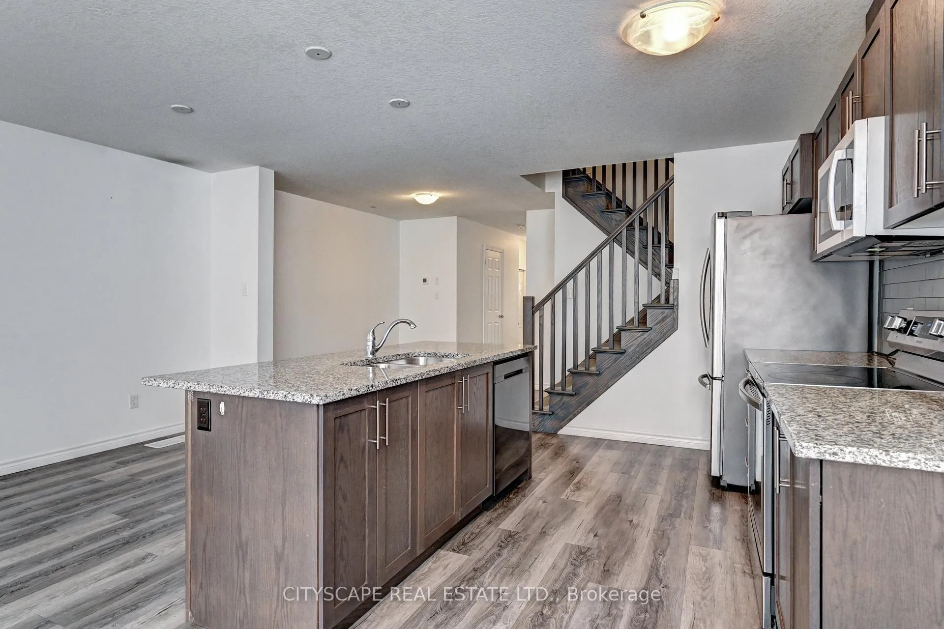 Photo 13 of 21 Woodedge Circle, Kitchener — HOMEH