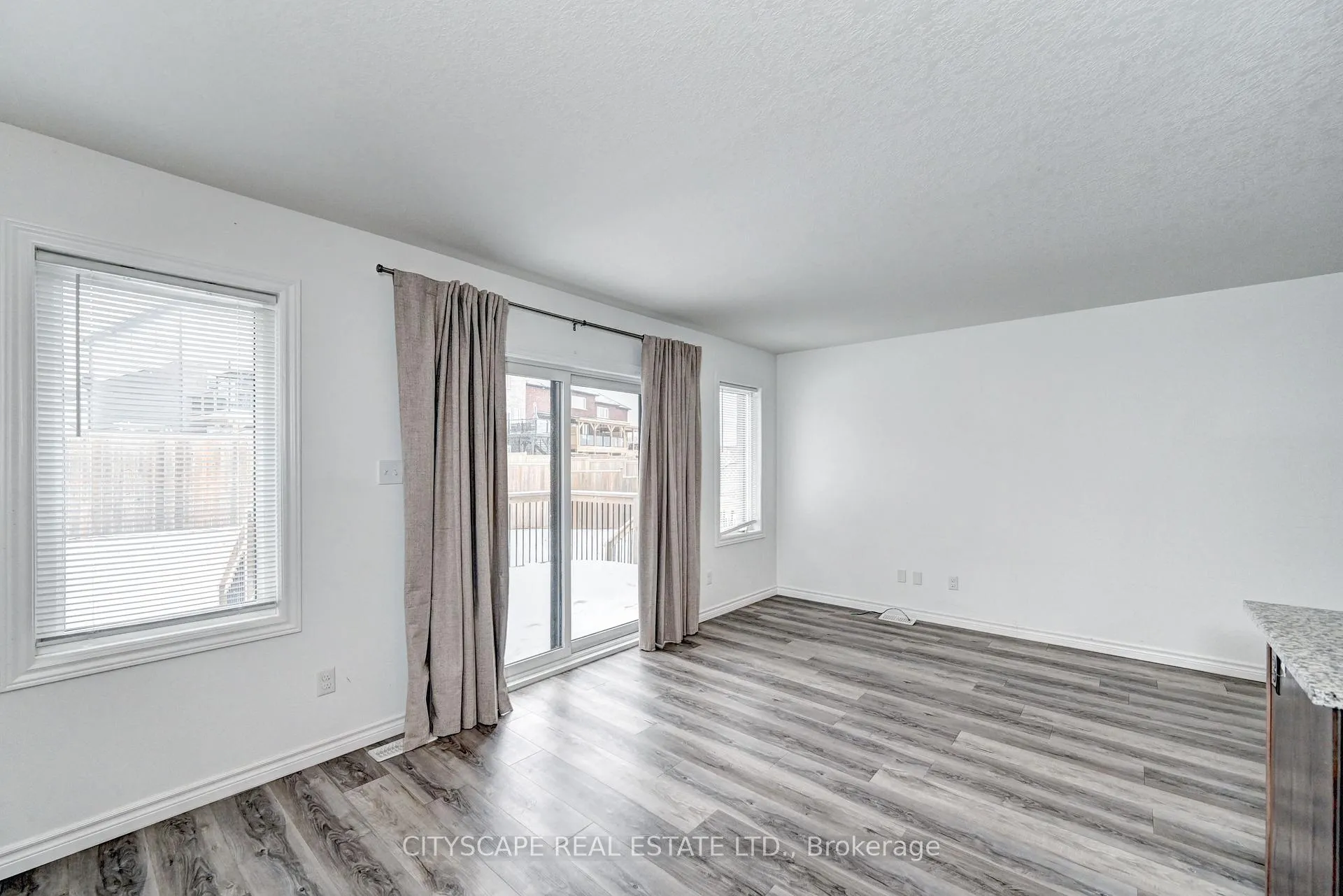 Photo 17 of 21 Woodedge Circle, Kitchener — HOMEH