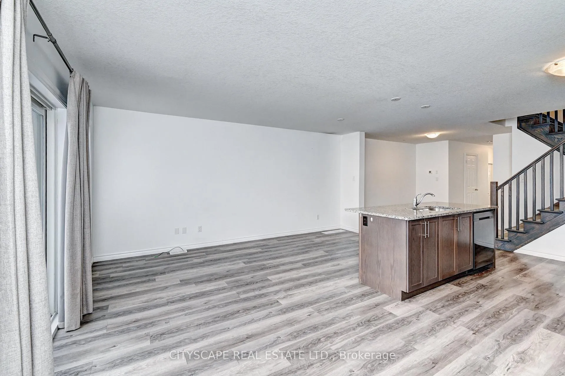 Photo 18 of 21 Woodedge Circle, Kitchener — HOMEH