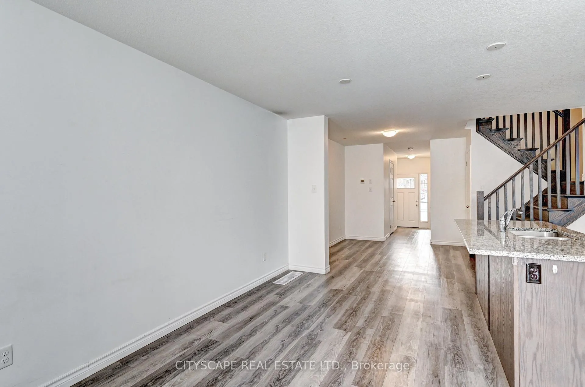 Photo 19 of 21 Woodedge Circle, Kitchener — HOMEH