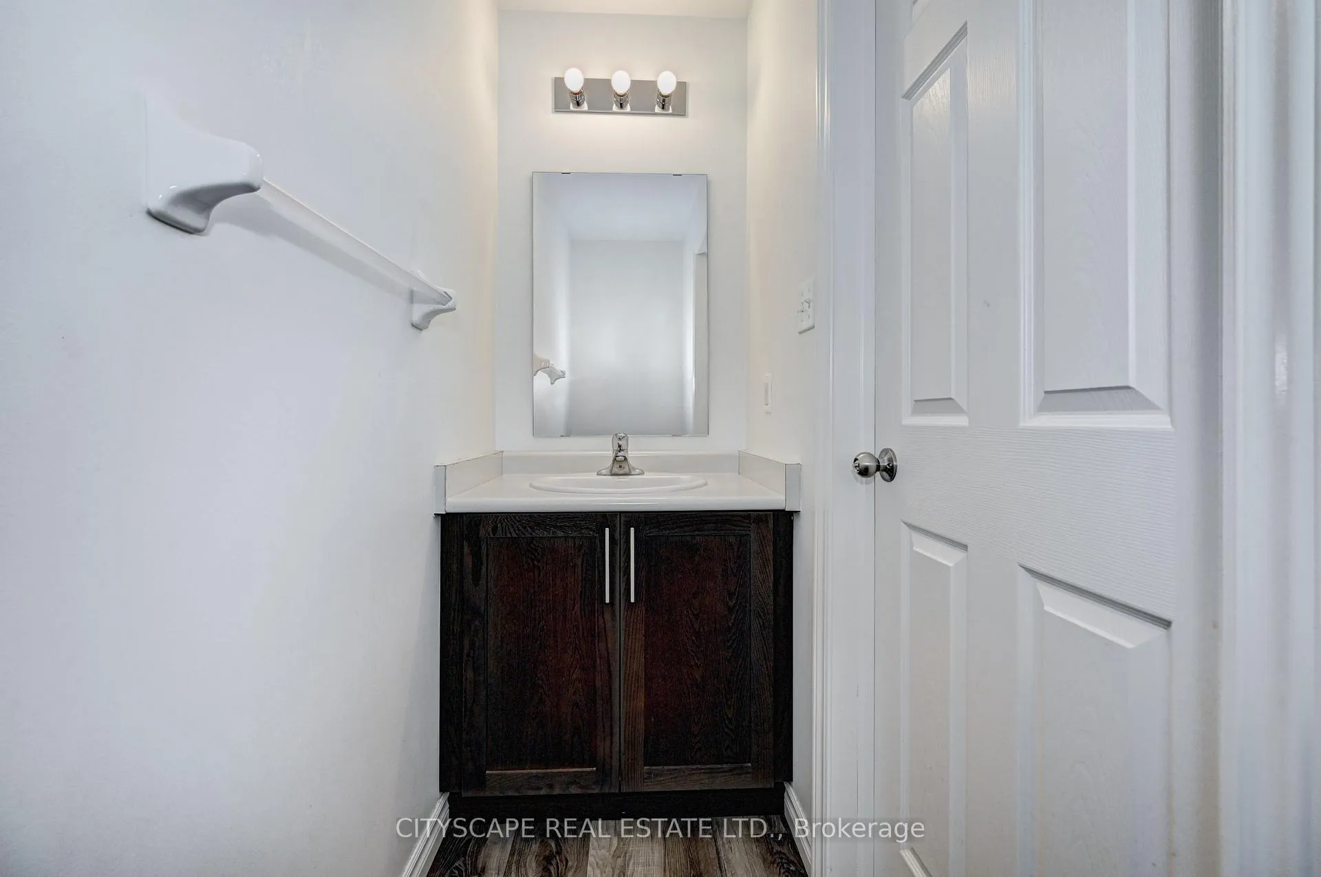 Photo 20 of 21 Woodedge Circle, Kitchener — HOMEH