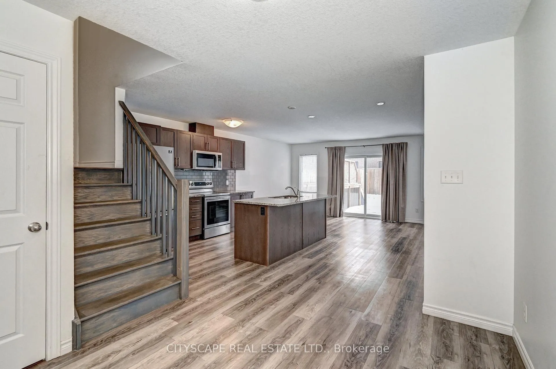 Photo 22 of 21 Woodedge Circle, Kitchener — HOMEH