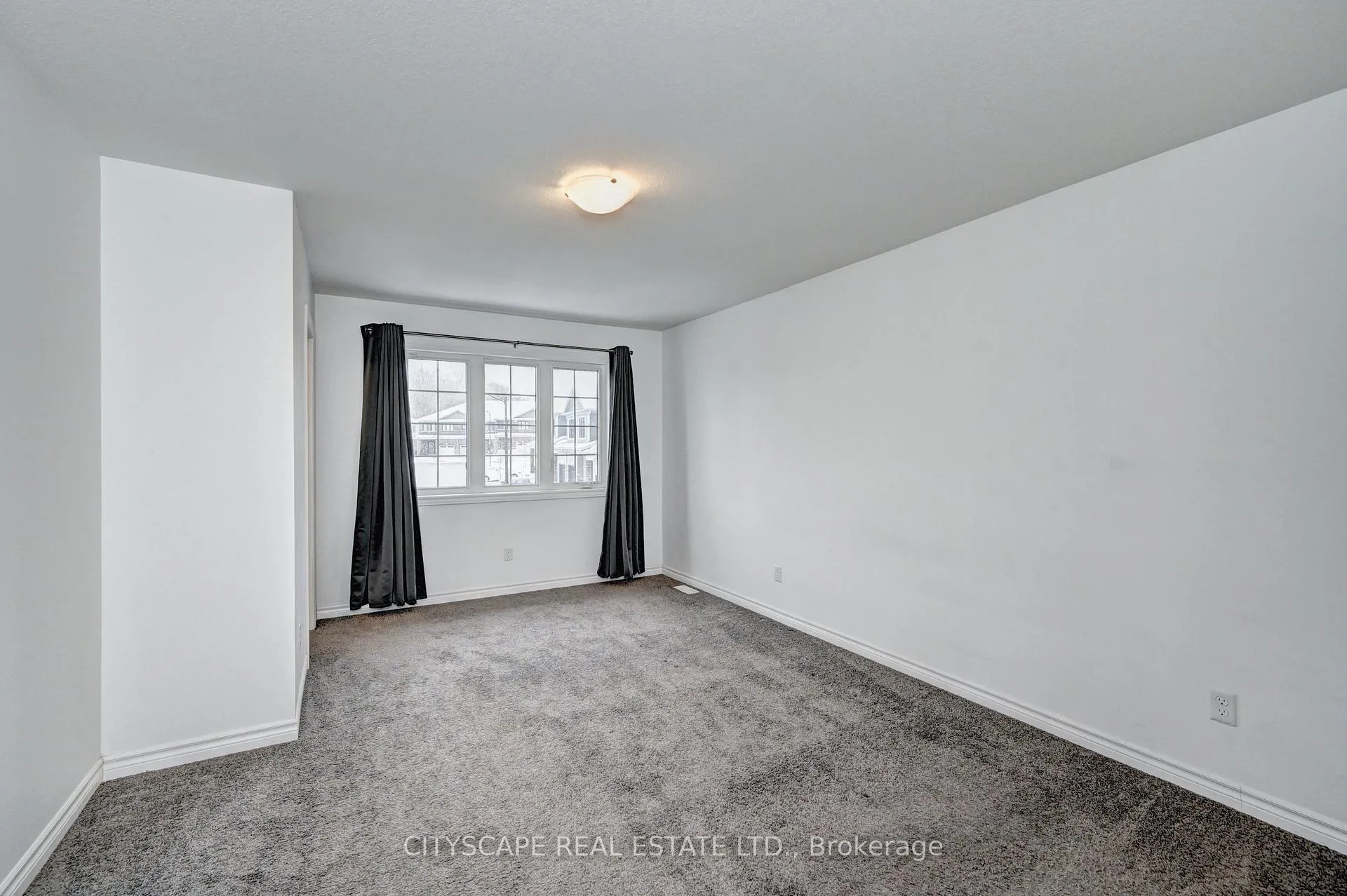 Photo 24 of 21 Woodedge Circle, Kitchener — HOMEH