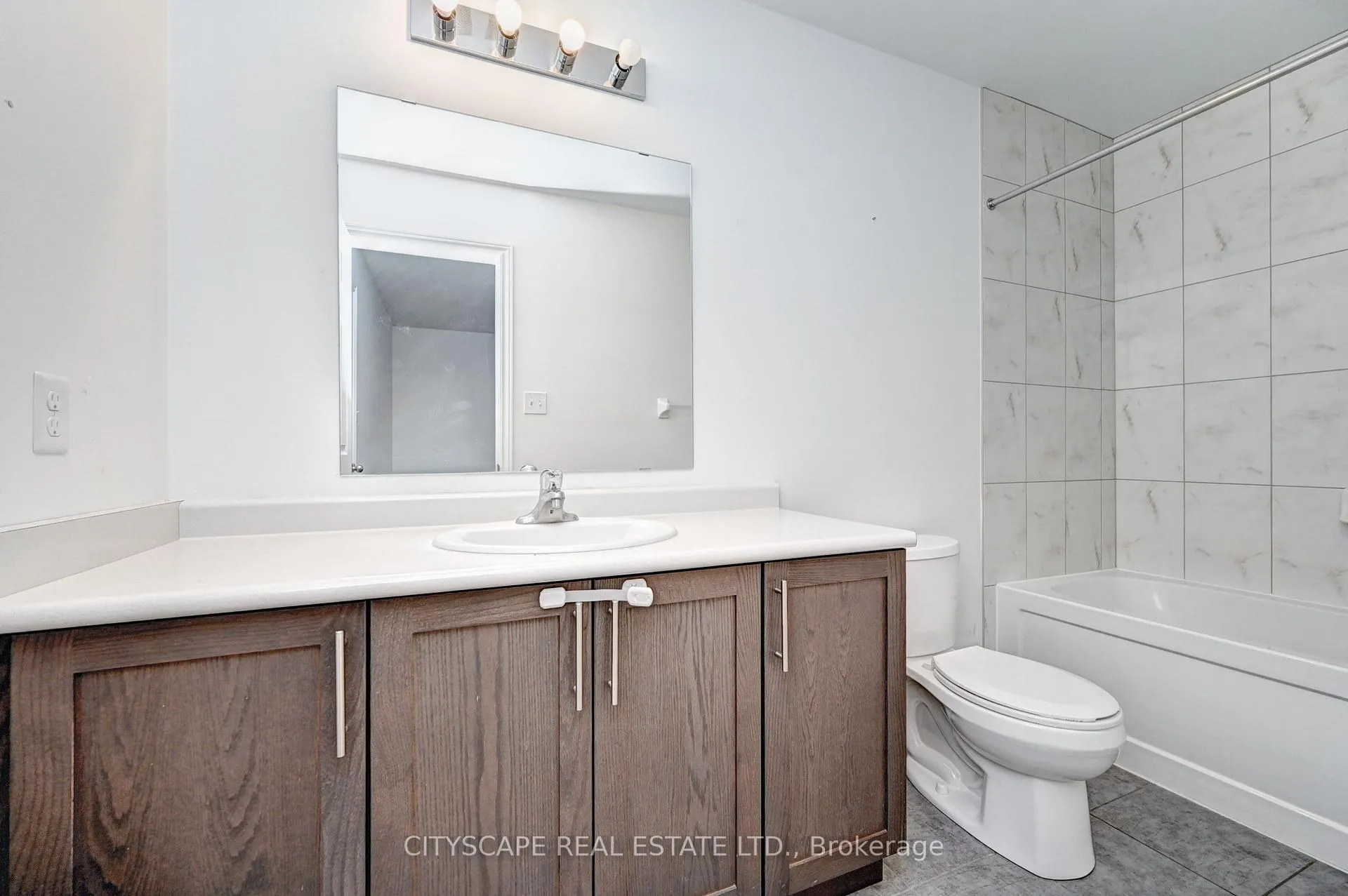 Photo 29 of 21 Woodedge Circle, Kitchener — HOMEH