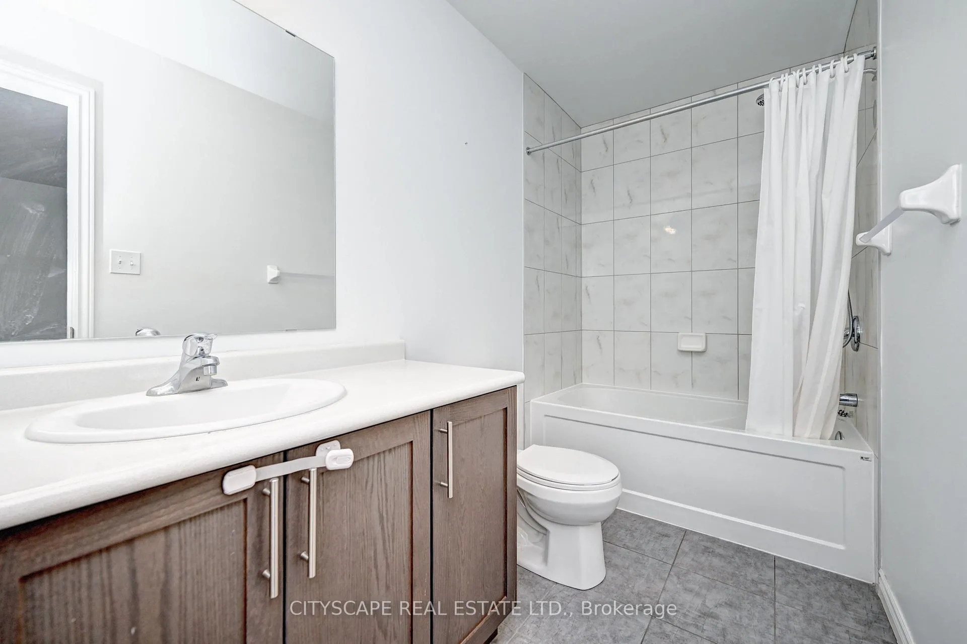 Photo 30 of 21 Woodedge Circle, Kitchener — HOMEH