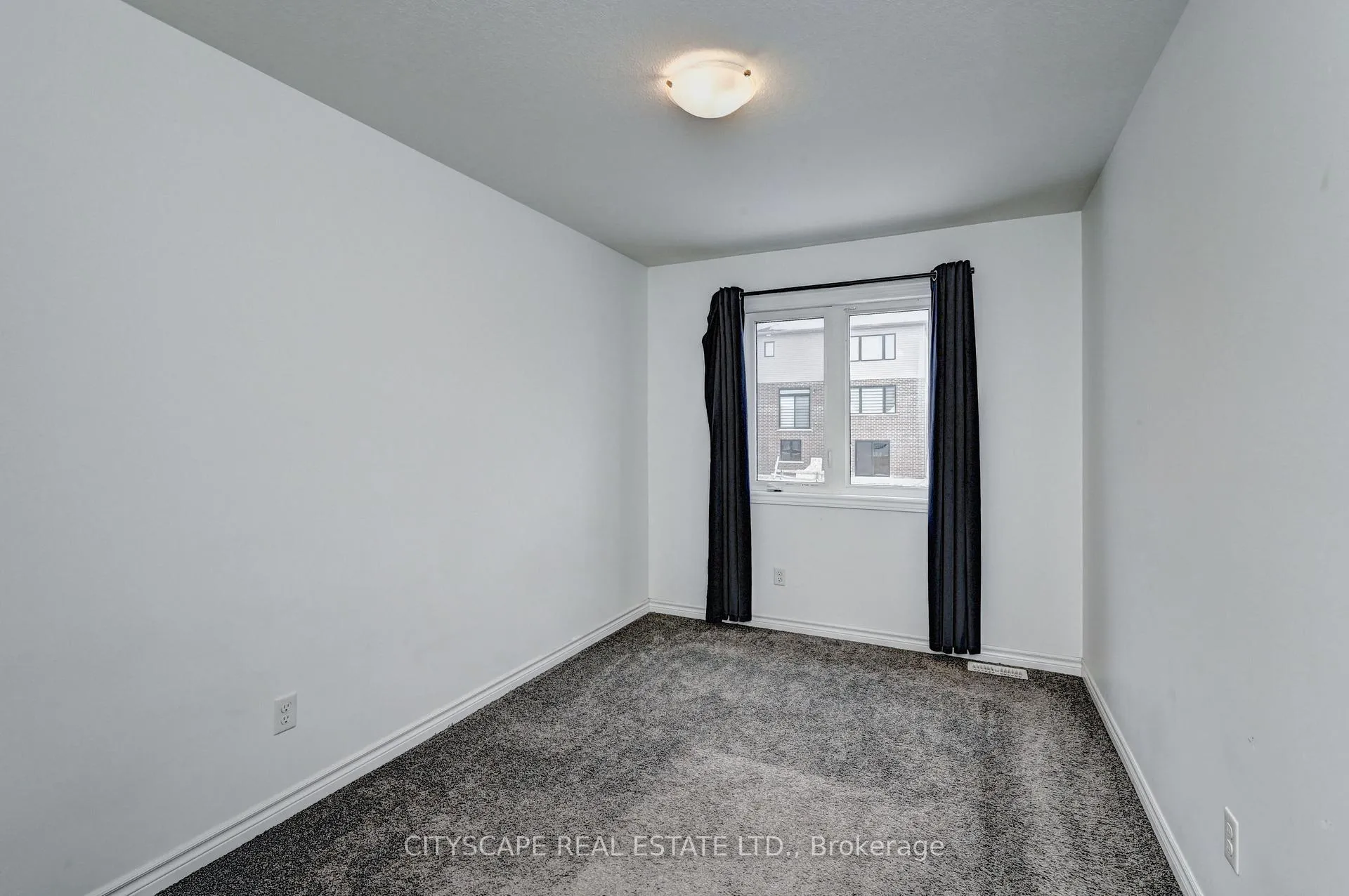 Photo 32 of 21 Woodedge Circle, Kitchener — HOMEH