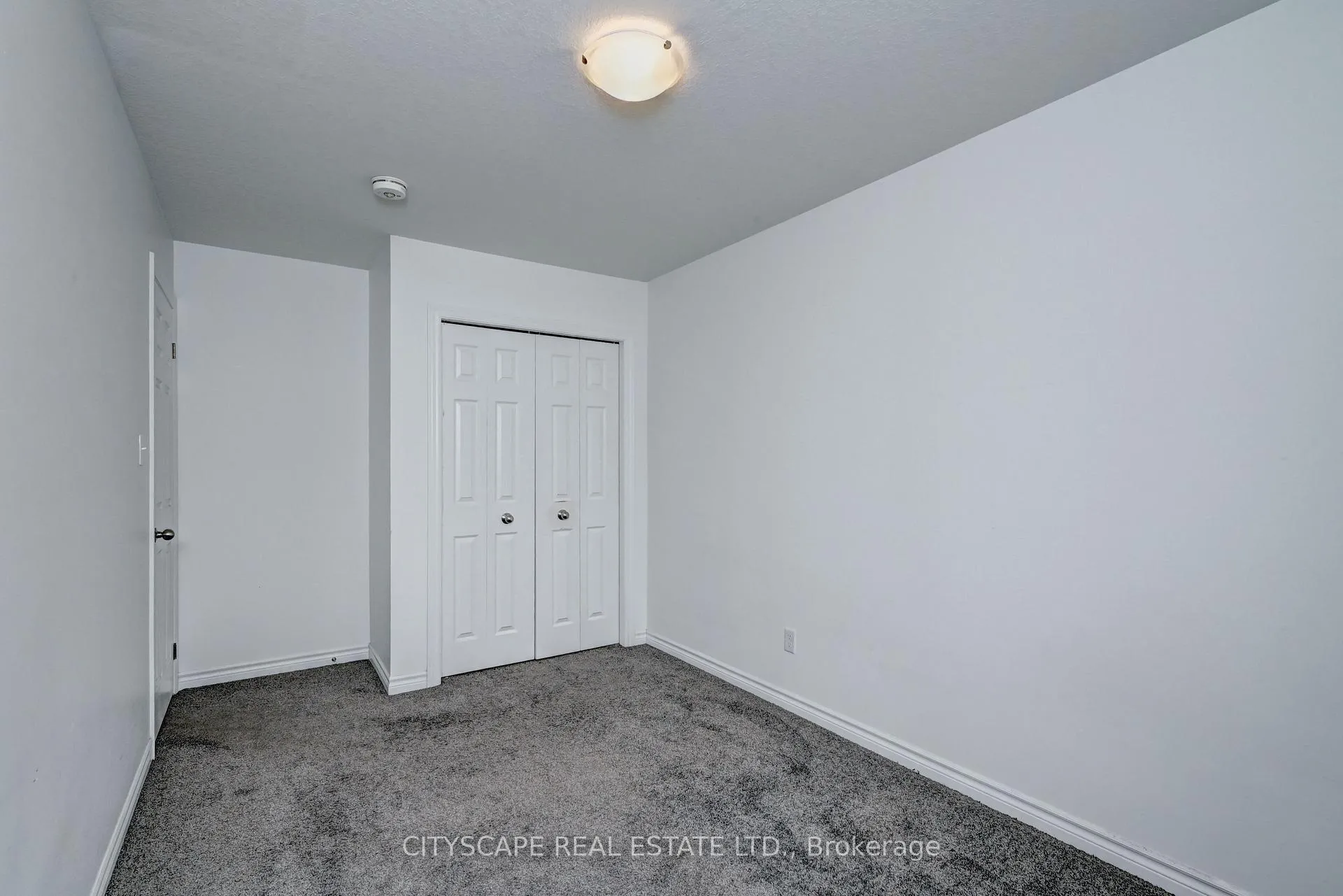 Photo 33 of 21 Woodedge Circle, Kitchener — HOMEH