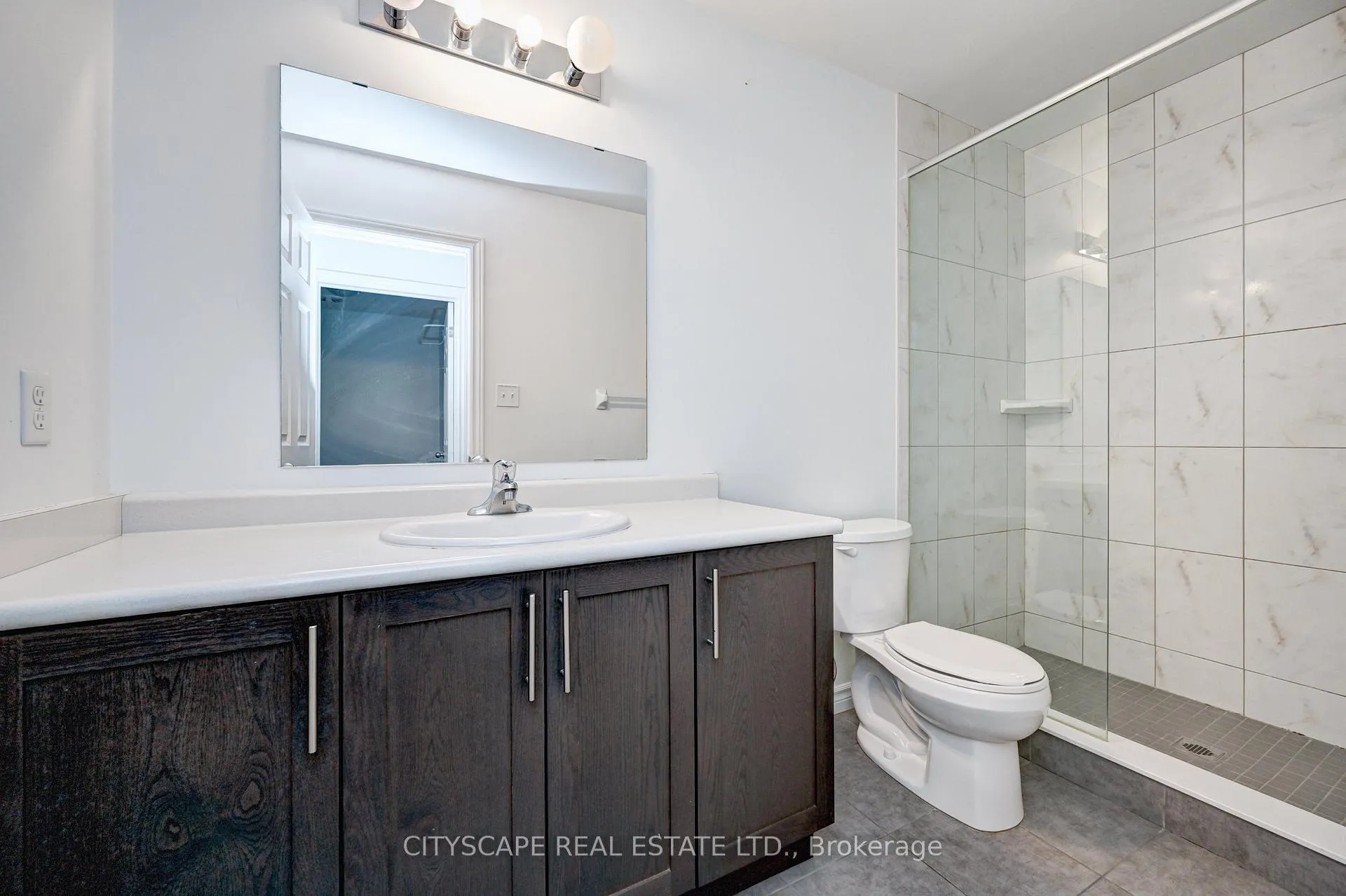 Photo 37 of 21 Woodedge Circle, Kitchener — HOMEH