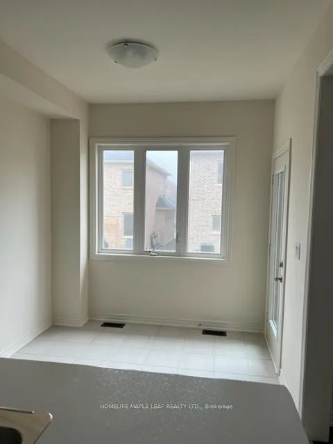Photo 5 of 373 Skinner Road, Hamilton, Waterdown — HOMEH