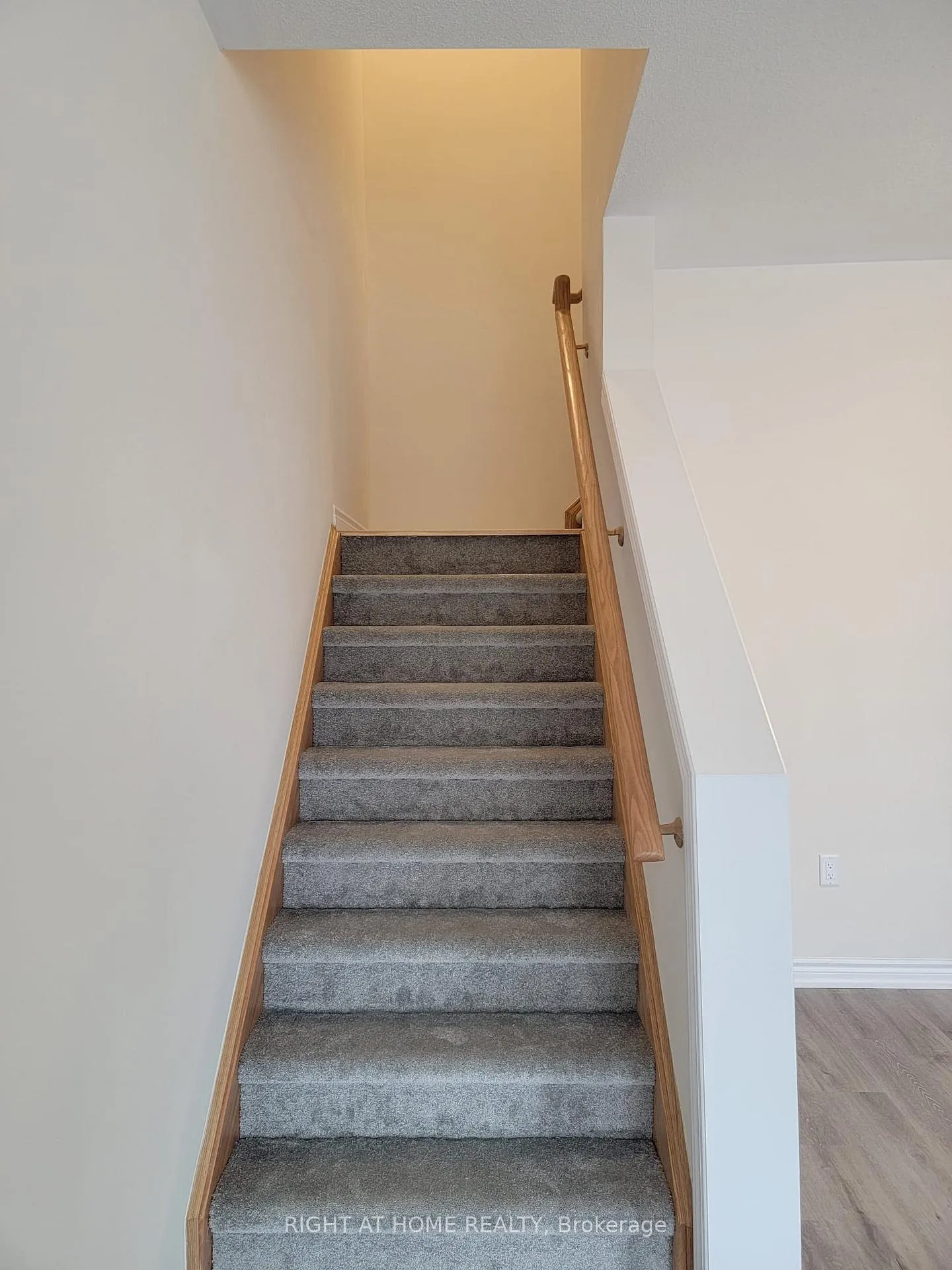 Photo 5 of 480 Beresford Path, Oshawa, Central — HOMEH