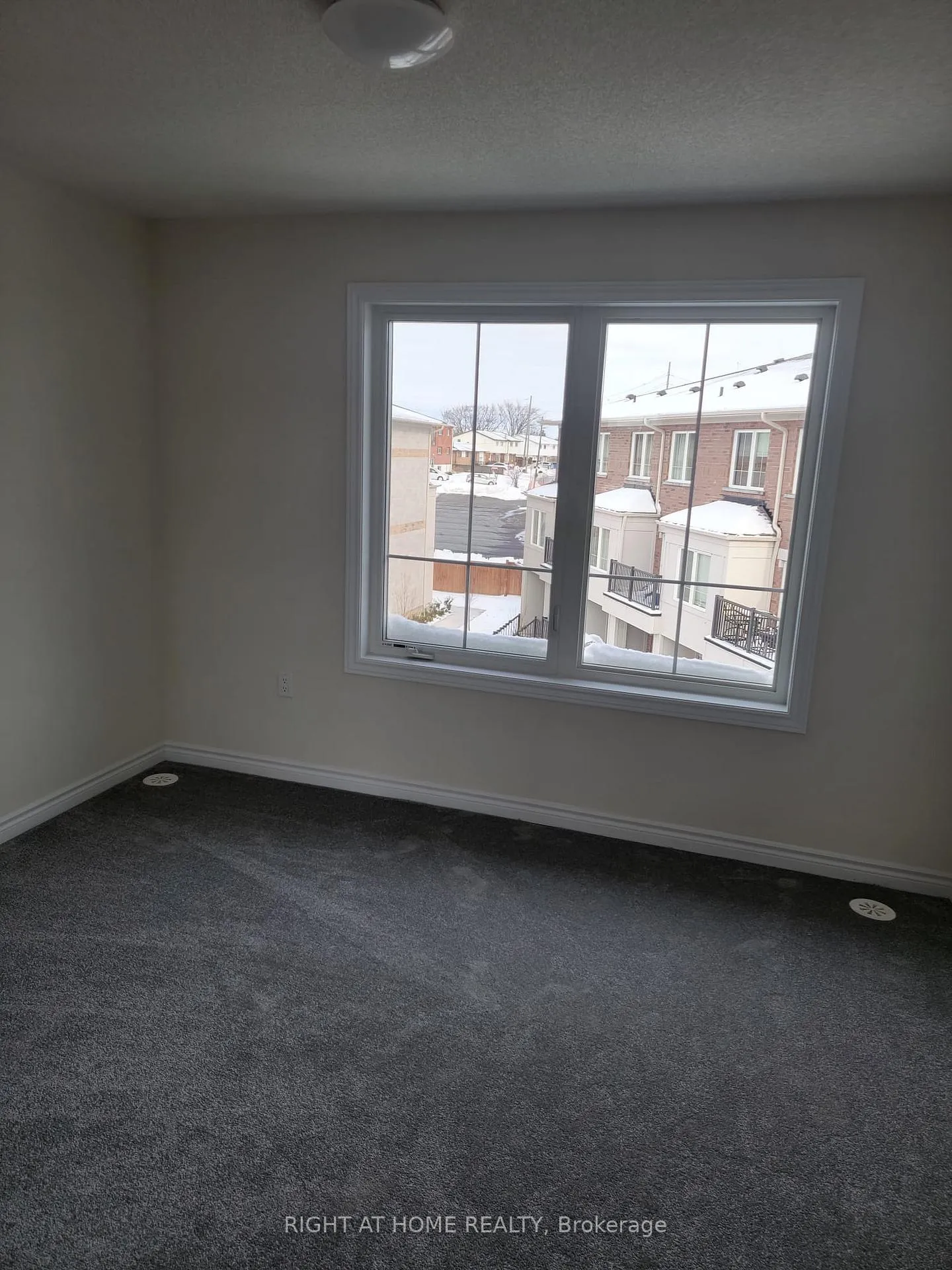 Photo 8 of 480 Beresford Path, Oshawa, Central — HOMEH