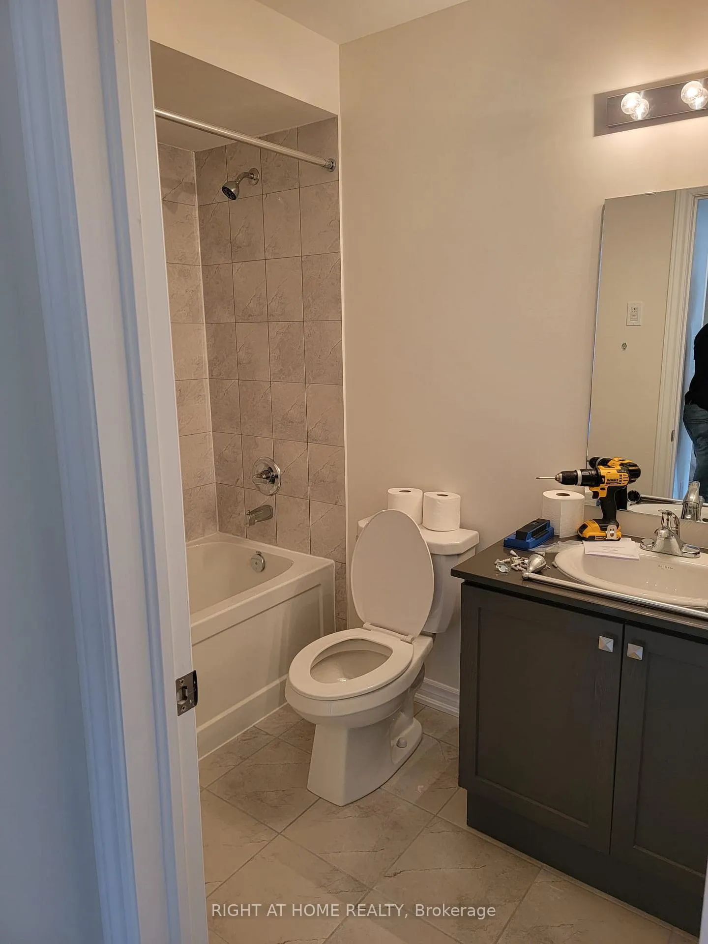 Photo 9 of 480 Beresford Path, Oshawa, Central — HOMEH