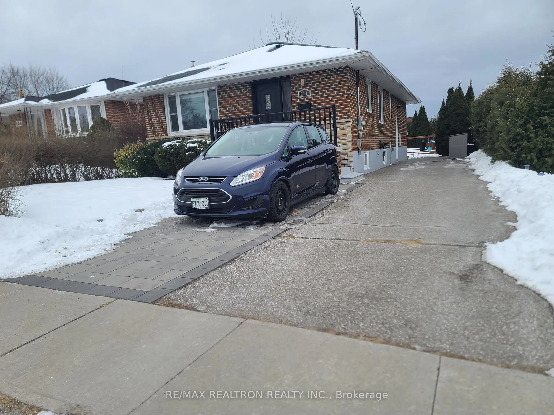 Photo 1 of 611 Newman Crescent, Whitby, Downtown Whitby — HOMEH