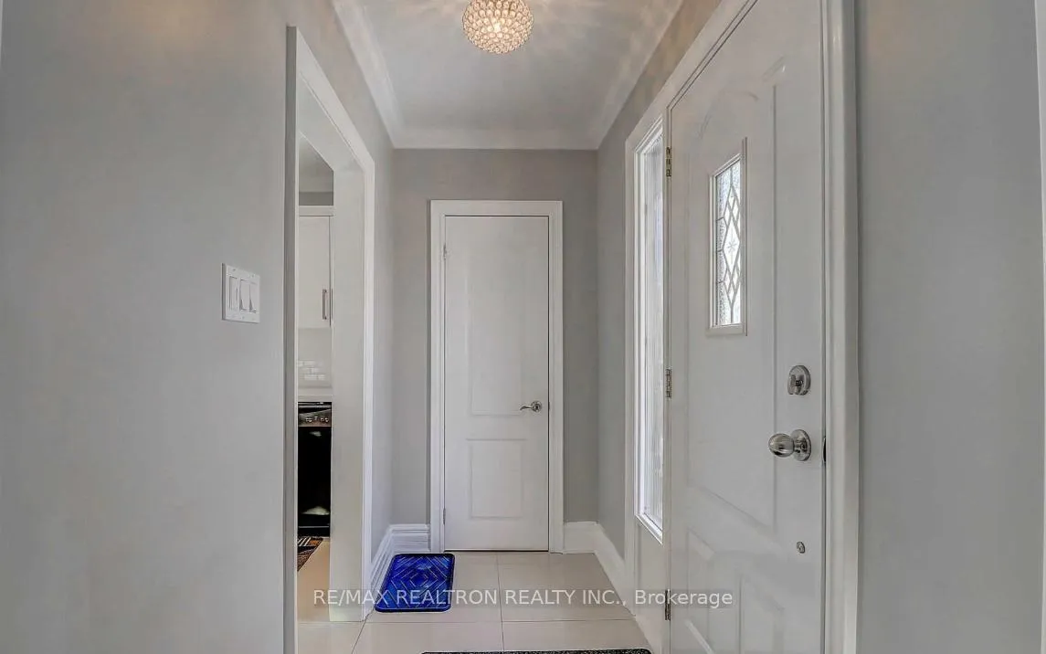 Photo 3 of 611 Newman Crescent, Whitby, Downtown Whitby — HOMEH