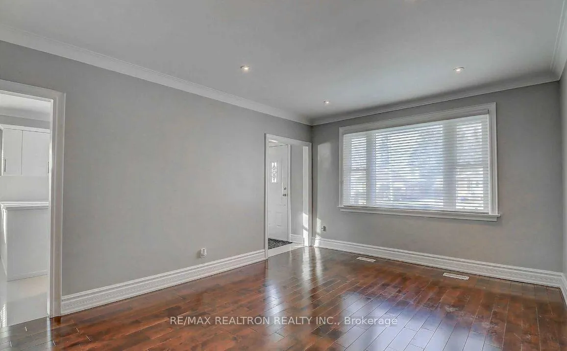 Photo 4 of 611 Newman Crescent, Whitby, Downtown Whitby — HOMEH