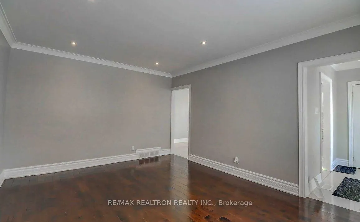Photo 5 of 611 Newman Crescent, Whitby, Downtown Whitby — HOMEH
