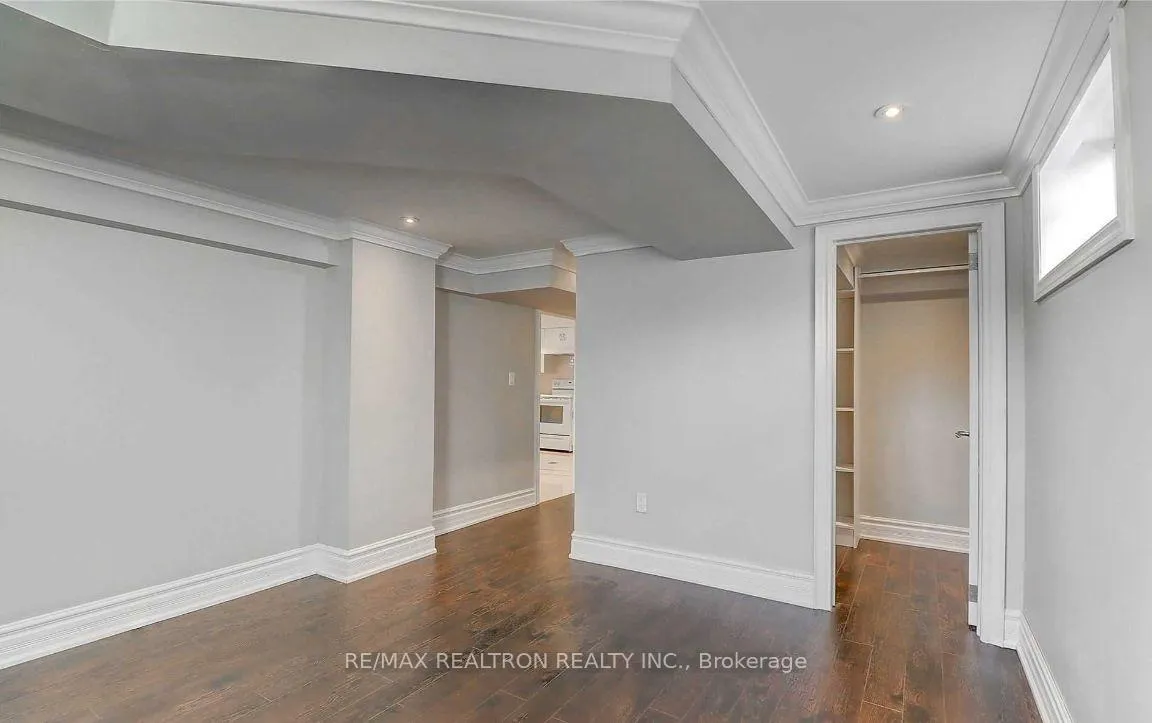 Photo 8 of 611 Newman Crescent, Whitby, Downtown Whitby — HOMEH