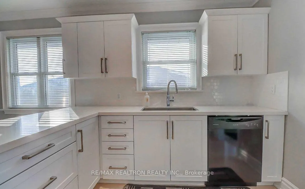 Photo 9 of 611 Newman Crescent, Whitby, Downtown Whitby — HOMEH