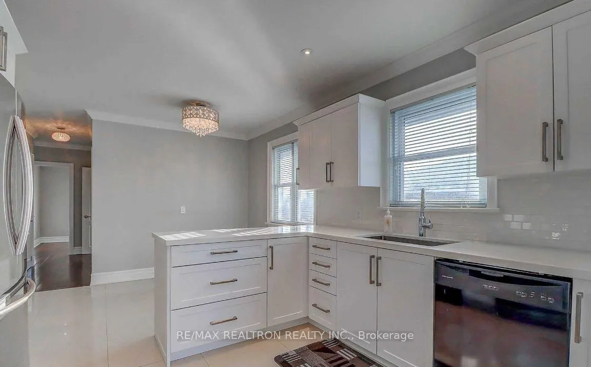 Photo 11 of 611 Newman Crescent, Whitby, Downtown Whitby — HOMEH