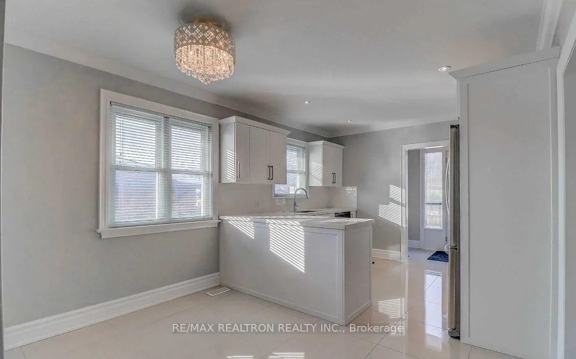 Photo 13 of 611 Newman Crescent, Whitby, Downtown Whitby — HOMEH