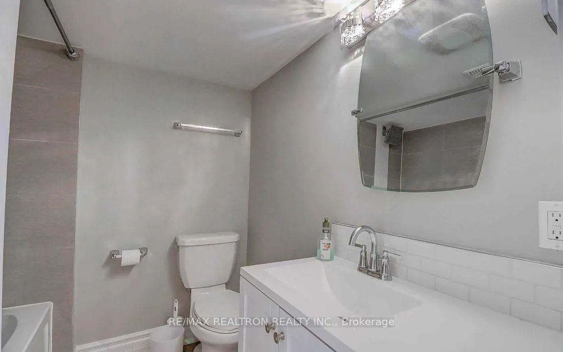 Photo 20 of 611 Newman Crescent, Whitby, Downtown Whitby — HOMEH
