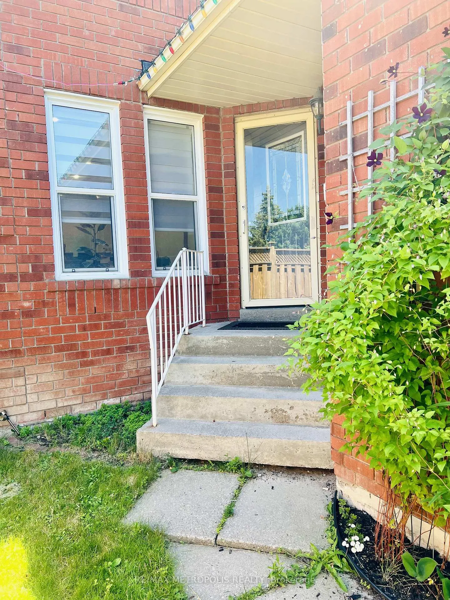 Photo 2 of 2 Sable Crescent, Whitby, Rolling Acres — HOMEH