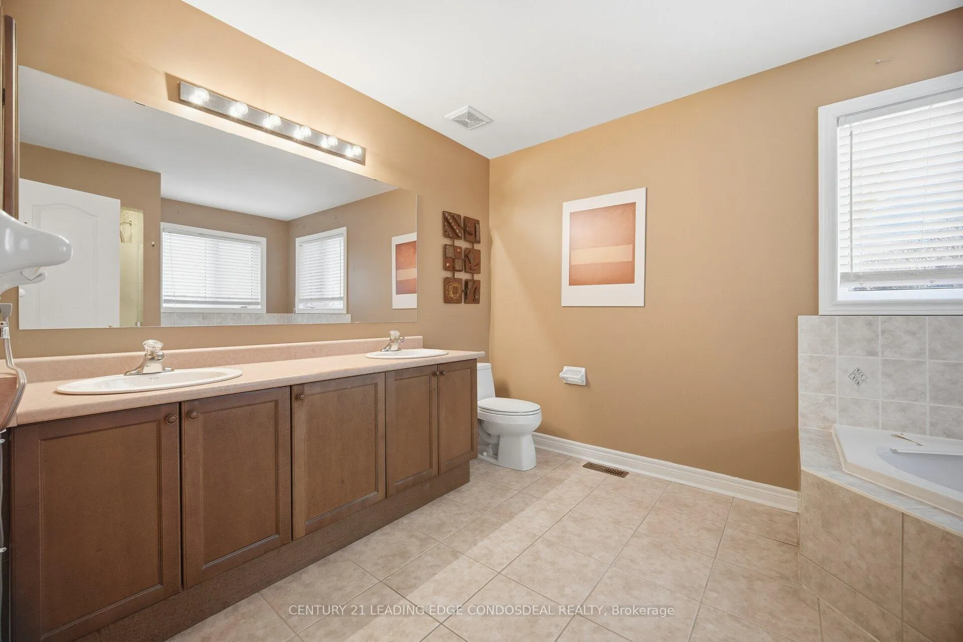 Photo 24 of 67 Pepperberry Road, Vaughan, Patterson — HOMEH