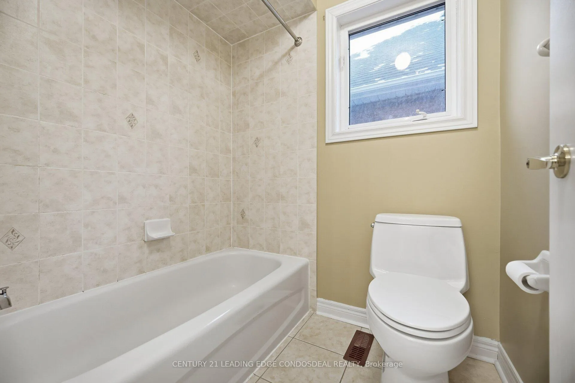 Photo 37 of 67 Pepperberry Road, Vaughan, Patterson — HOMEH