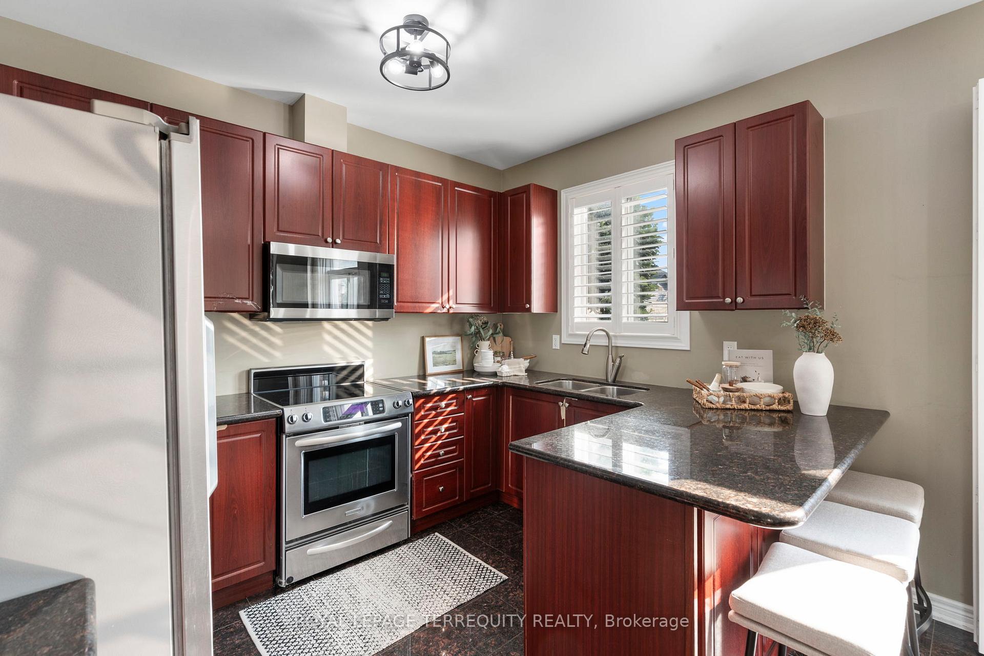 Photo 10 of 24 Alfred Shrubb Lane, Clarington, Bowmanville — HOMEH