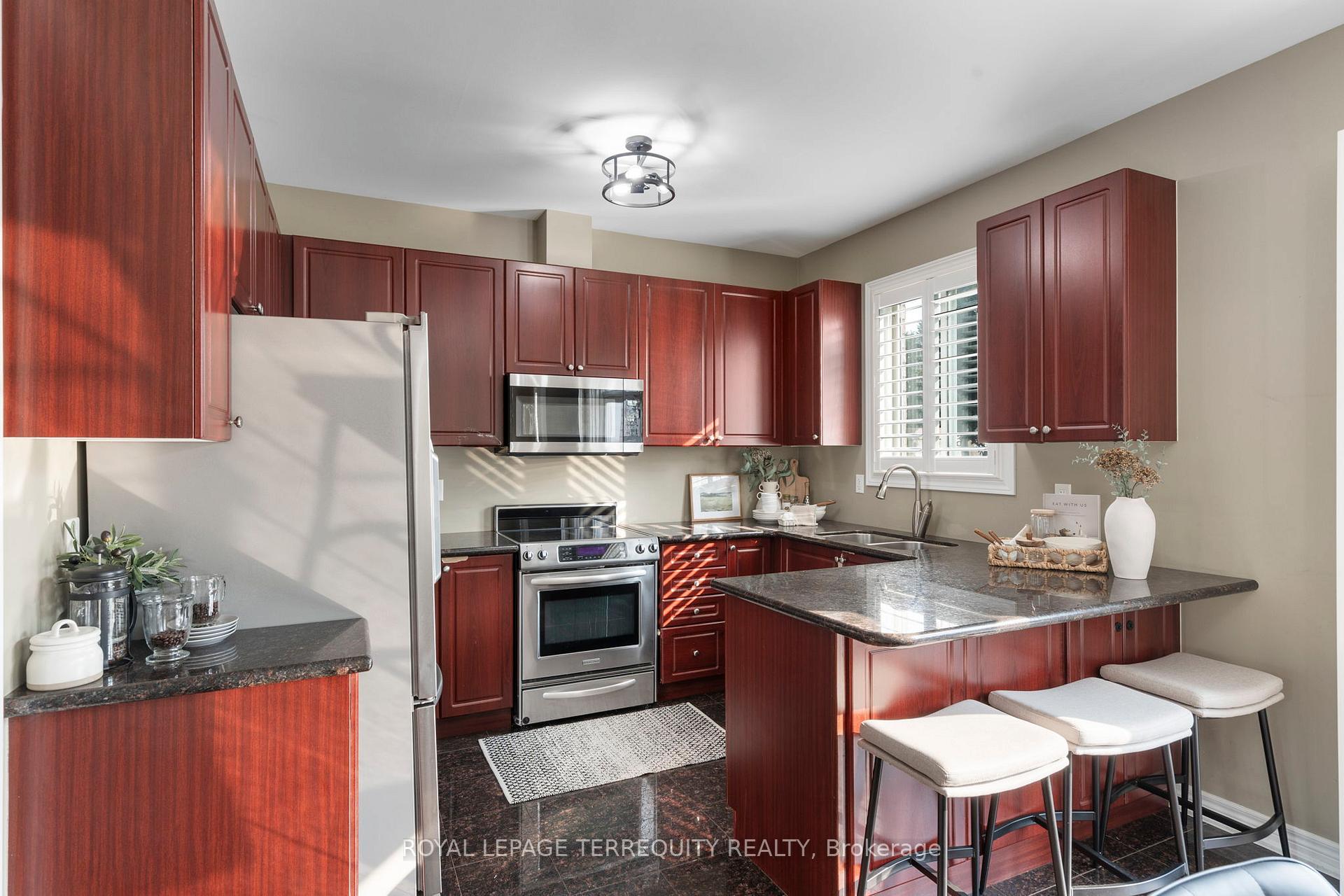 Photo 11 of 24 Alfred Shrubb Lane, Clarington, Bowmanville — HOMEH