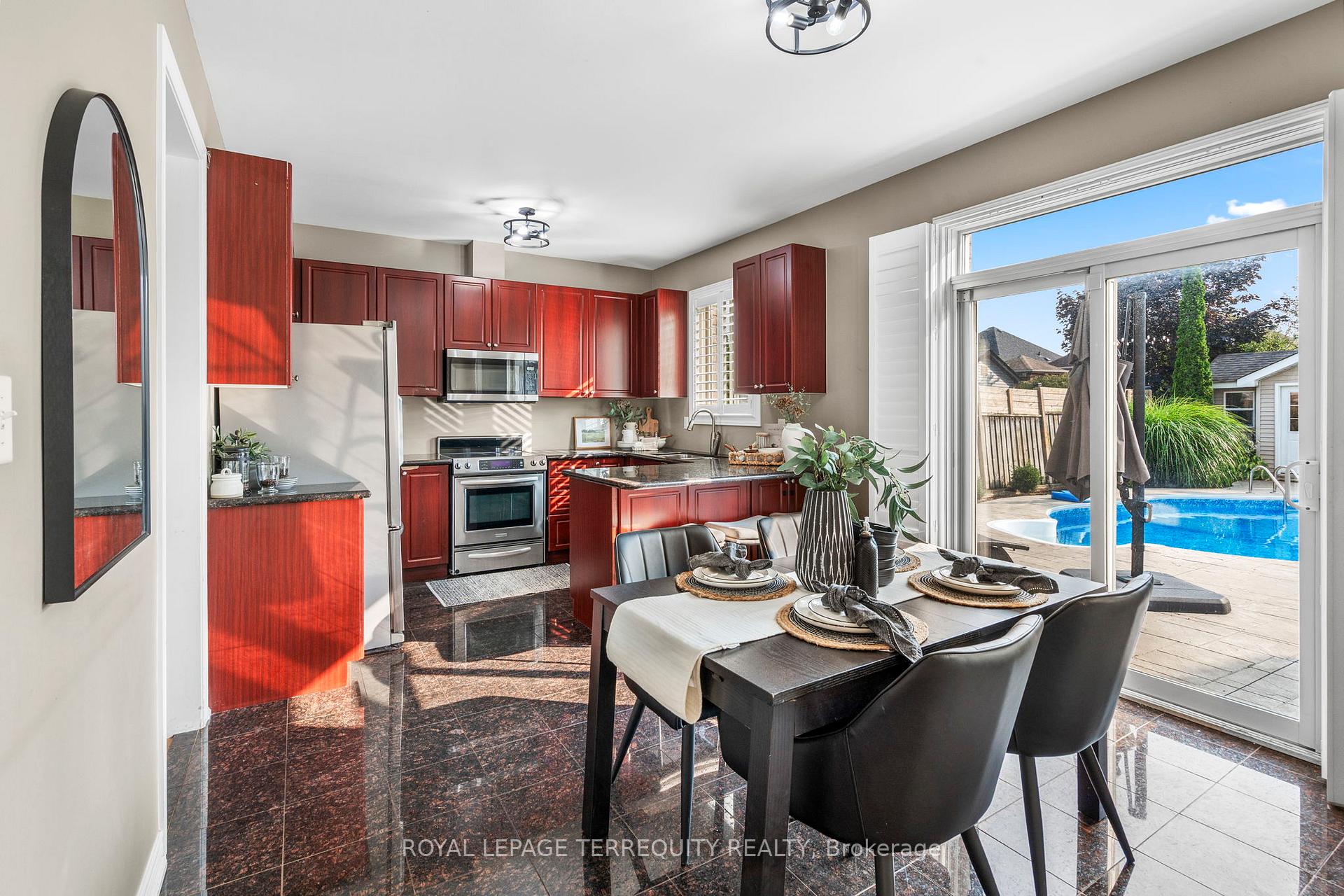 Photo 12 of 24 Alfred Shrubb Lane, Clarington, Bowmanville — HOMEH