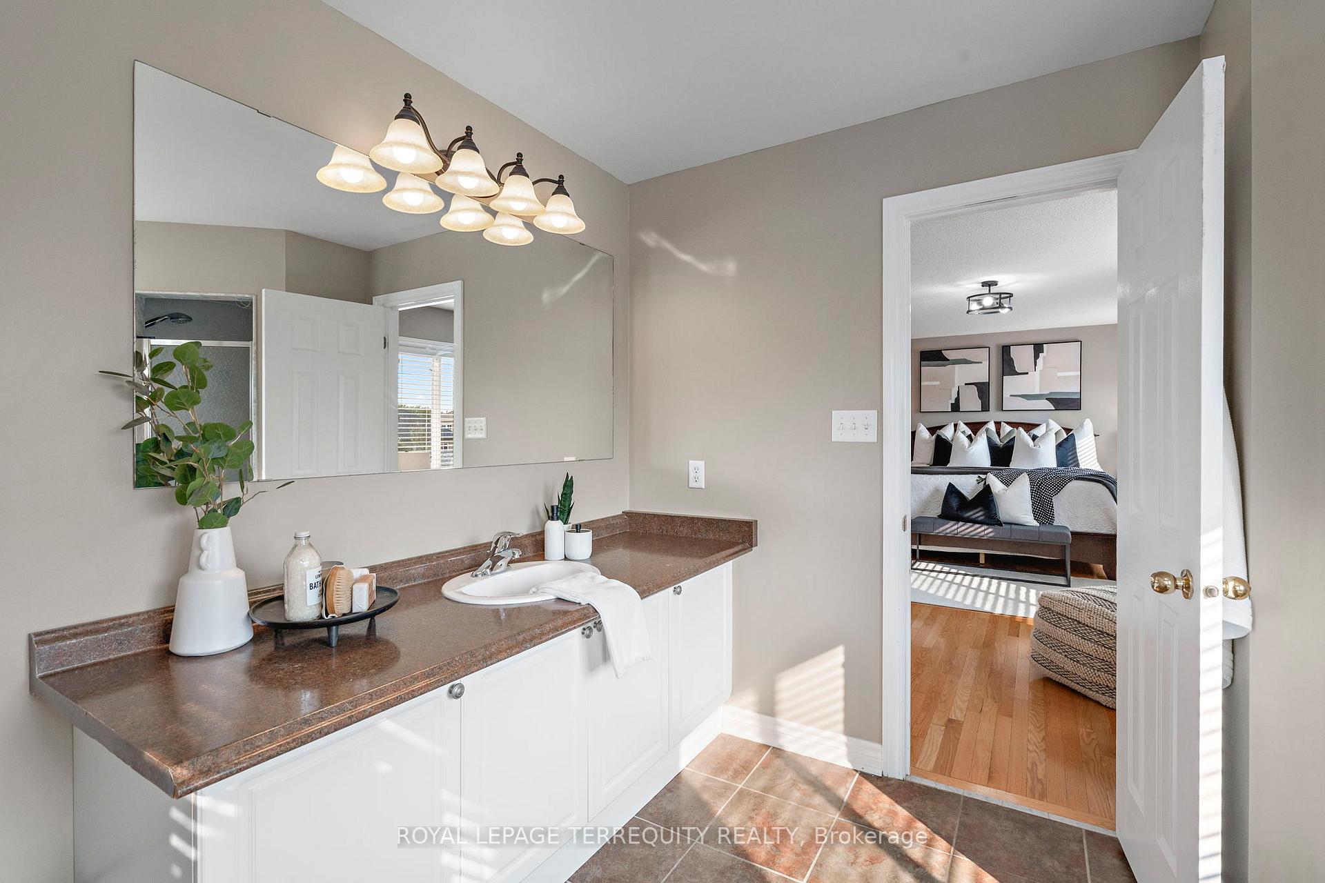 Photo 20 of 24 Alfred Shrubb Lane, Clarington, Bowmanville — HOMEH