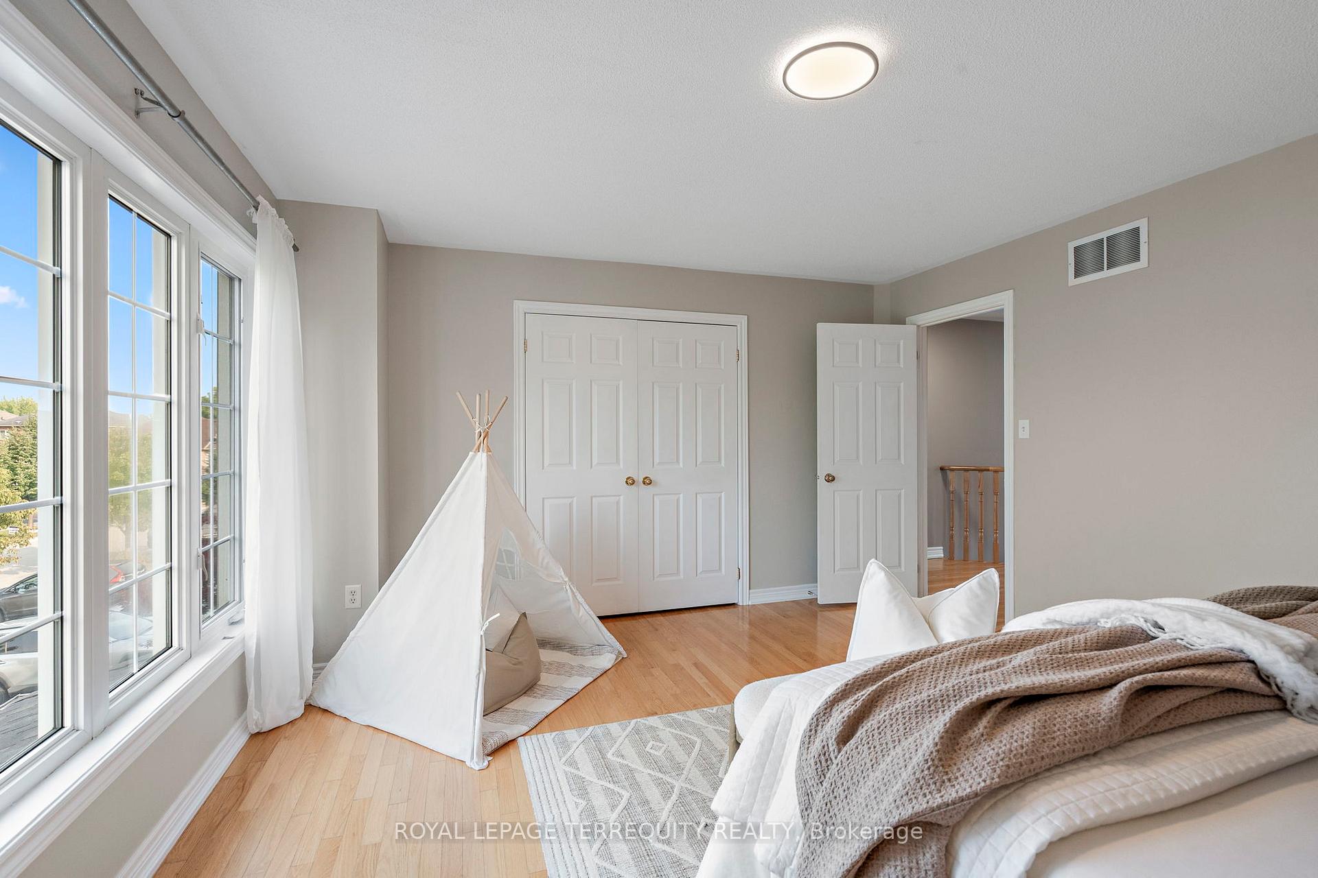 Photo 31 of 24 Alfred Shrubb Lane, Clarington, Bowmanville — HOMEH