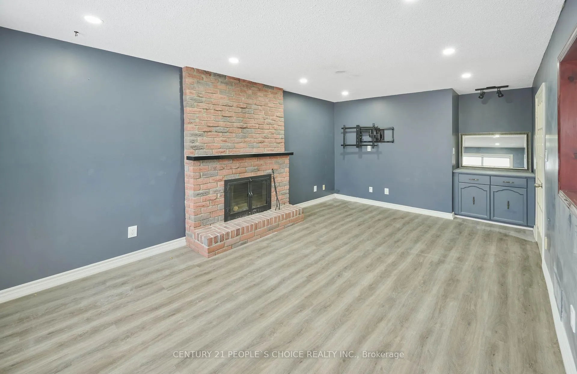 Photo 4 of 102 Hialeah Crescent, Whitby, Blue Grass Meadows — HOMEH