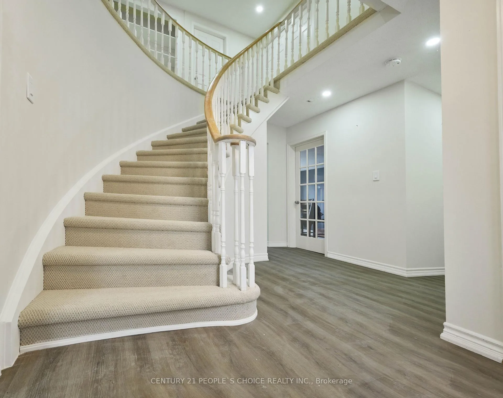 Photo 5 of 102 Hialeah Crescent, Whitby, Blue Grass Meadows — HOMEH