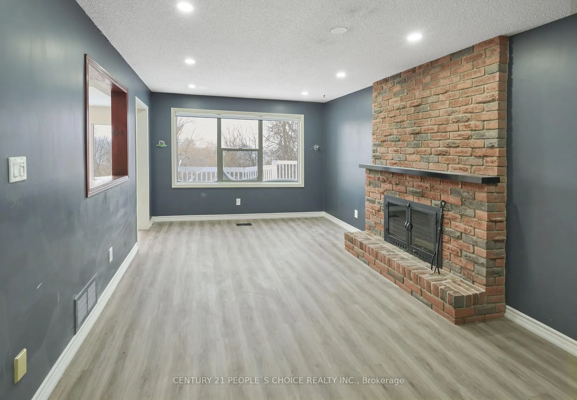 Photo 6 of 102 Hialeah Crescent, Whitby, Blue Grass Meadows — HOMEH