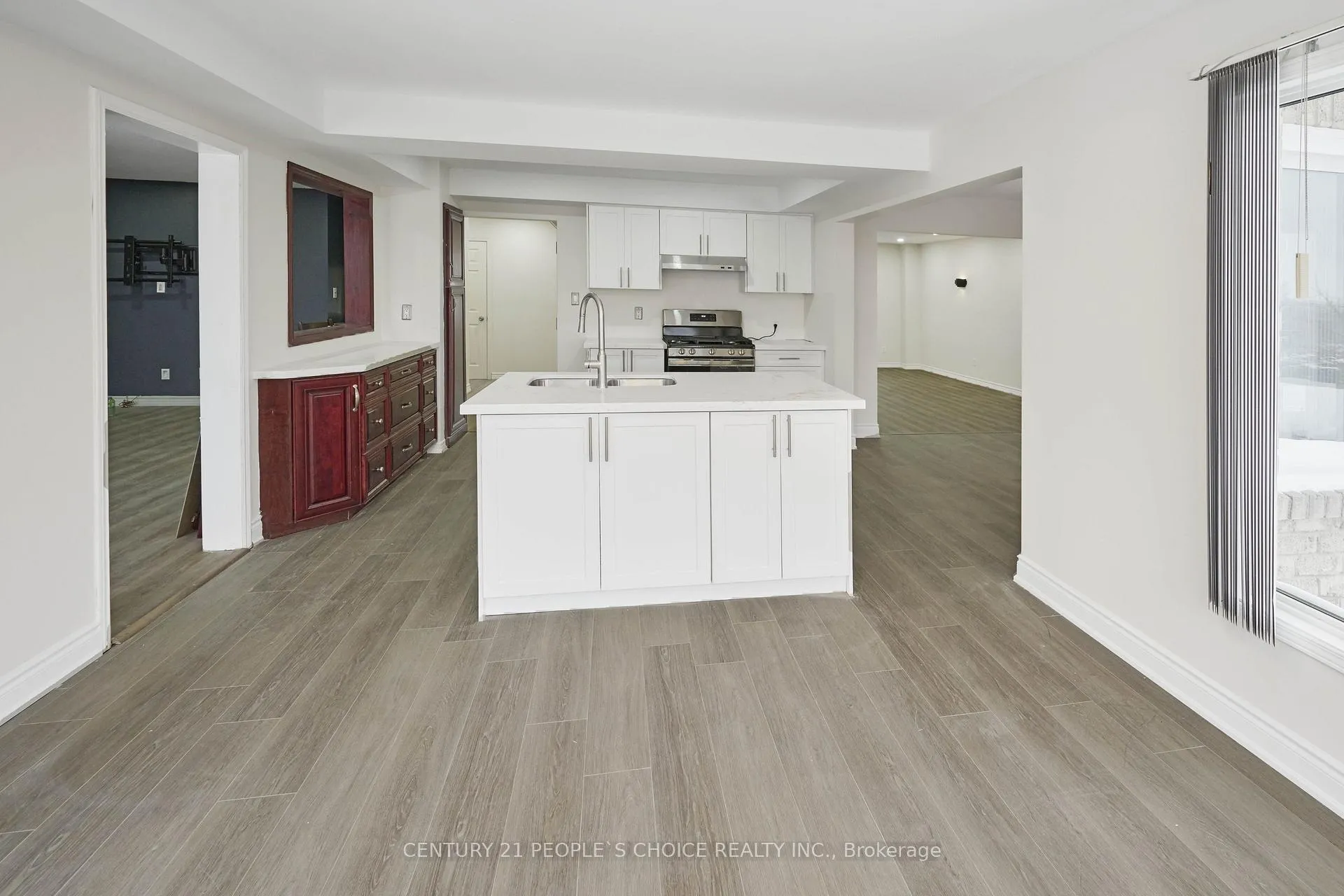 Photo 7 of 102 Hialeah Crescent, Whitby, Blue Grass Meadows — HOMEH