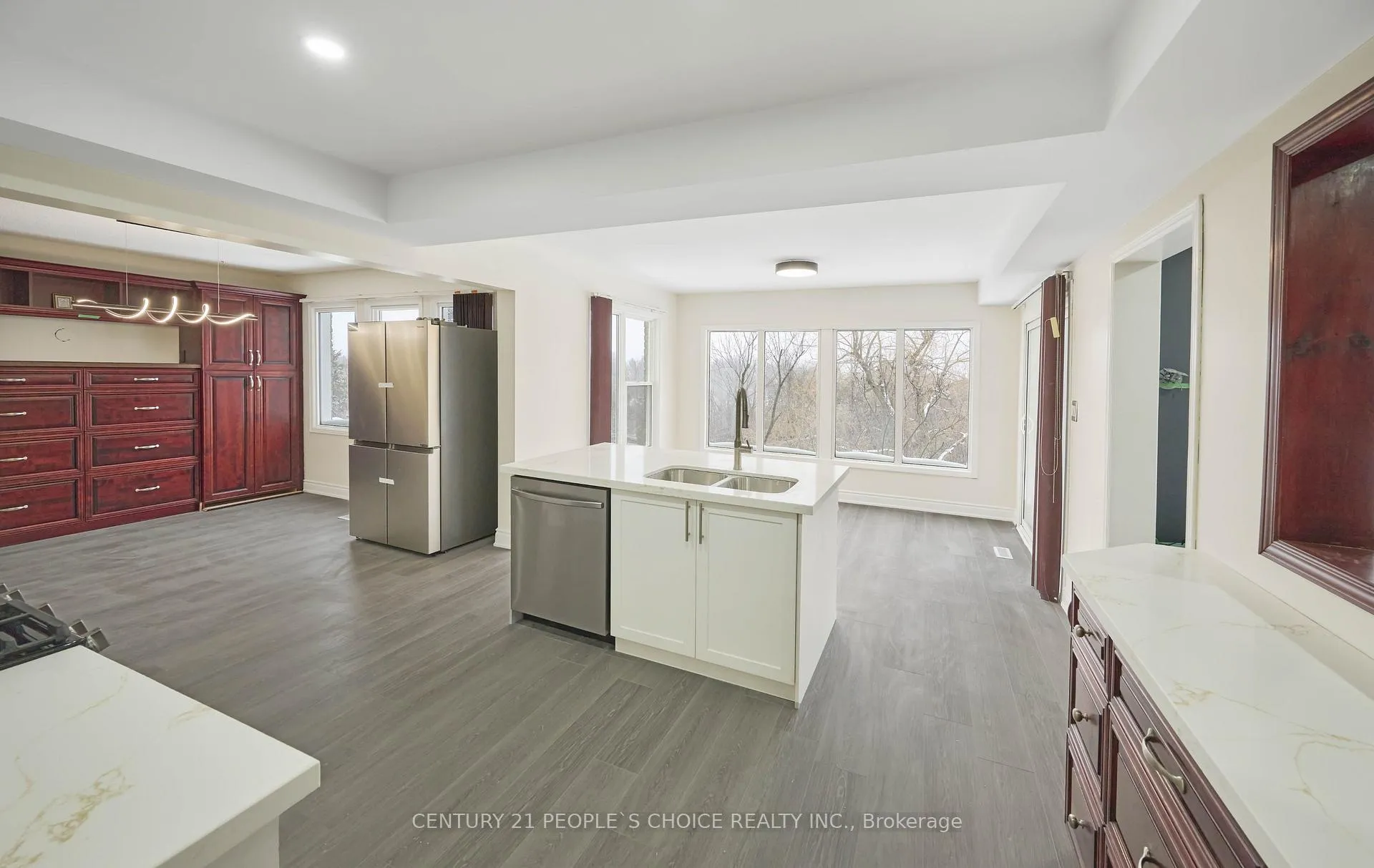 Photo 8 of 102 Hialeah Crescent, Whitby, Blue Grass Meadows — HOMEH