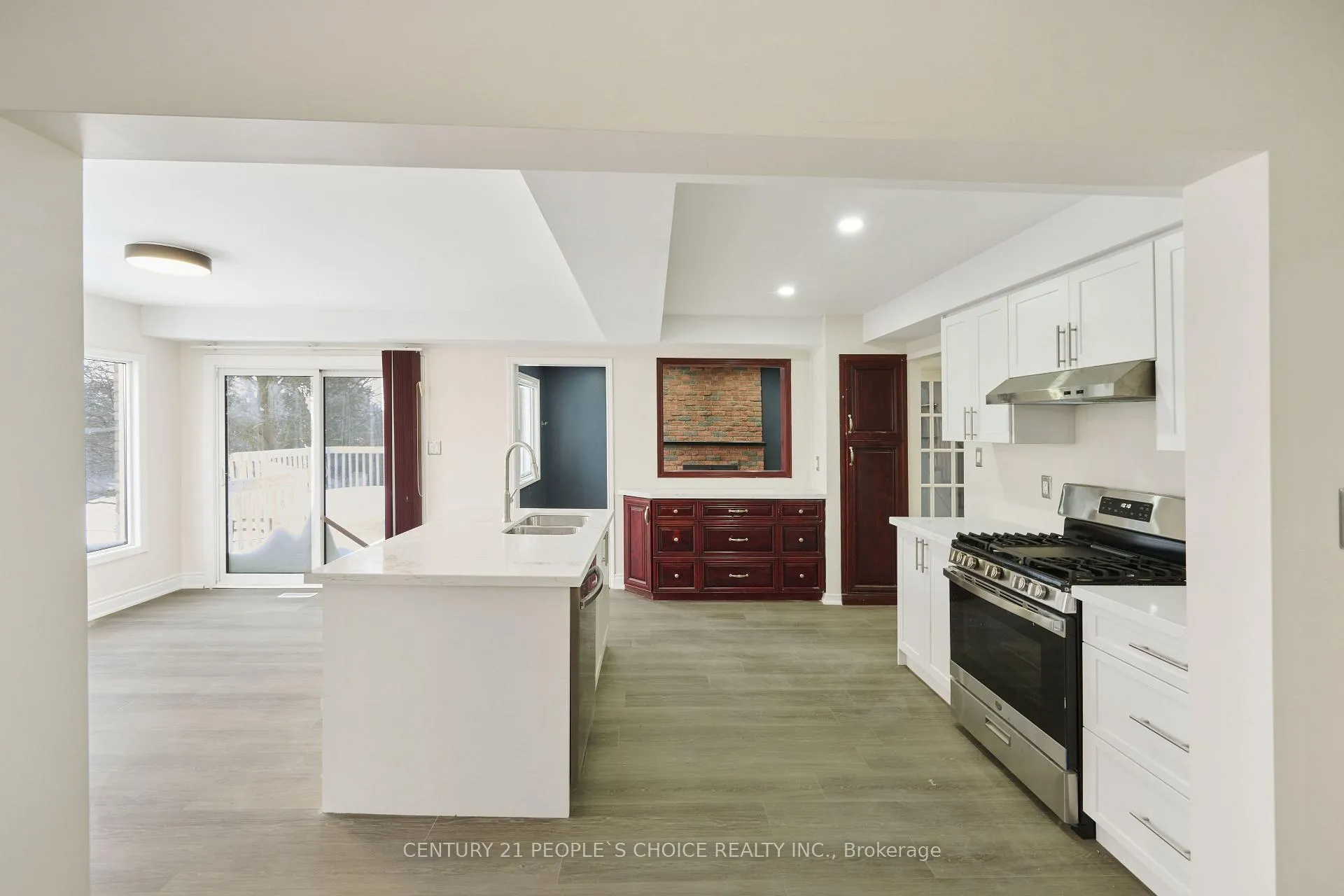 Photo 9 of 102 Hialeah Crescent, Whitby, Blue Grass Meadows — HOMEH
